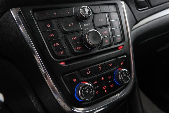 Opel Mokka I с пробегом 2014 года, цена 1 099 000 рублей, 65000 км, внедорожник, Автокод Объявления