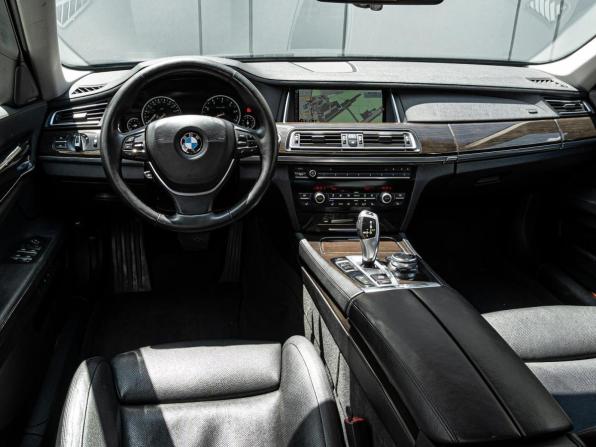 BMW 7 серии V (F01/F02/F04) Рестайлинг с пробегом 2015 года, цена 2 800 000 рублей, 236328 км, седан, Автокод Объявления