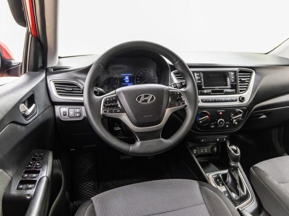 Hyundai Solaris II с пробегом 2018 года, цена 998 000 рублей, 95094 км, седан, Автокод Объявления