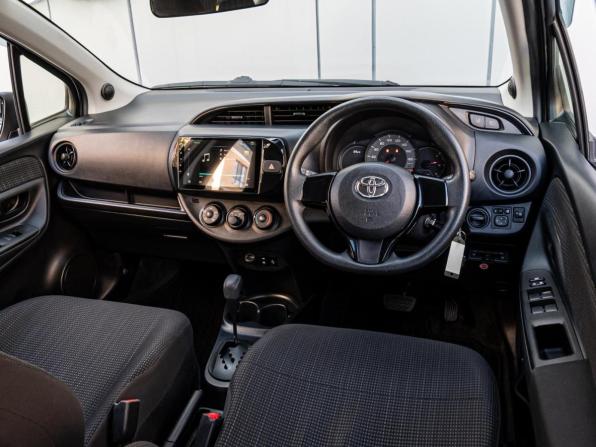 Toyota Vitz III (XP130) Рестайлинг 2 с пробегом 2017 года, цена 990 000 рублей, 75538 км, хэтчбек, Автокод Объявления
