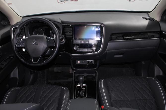 Mitsubishi Outlander III Рестайлинг 3 с пробегом 2022 года, цена 3 700 000 рублей, 305 км, внедорожник, Автокод Объявления