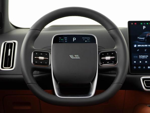 Li Auto (Lixiang) L7 I Рестайлинг с пробегом 2025 года, цена 8 399 050 рублей, 100 км, внедорожник, Автокод Объявления