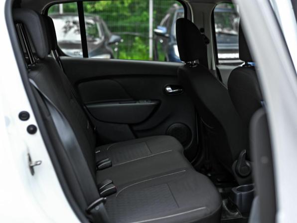 Renault Sandero II Рестайлинг с пробегом 2020 года, цена 995 000 рублей, 122479 км, хэтчбек, Автокод Объявления