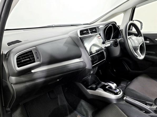 Honda Fit III с пробегом 2016 года, цена 870 000 рублей, 263329 км, хэтчбек, Автокод Объявления