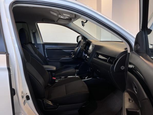 Mitsubishi Outlander III Рестайлинг 3 с пробегом 2021 года, цена 2 740 000 рублей, 53843 км, внедорожник, Автокод Объявления