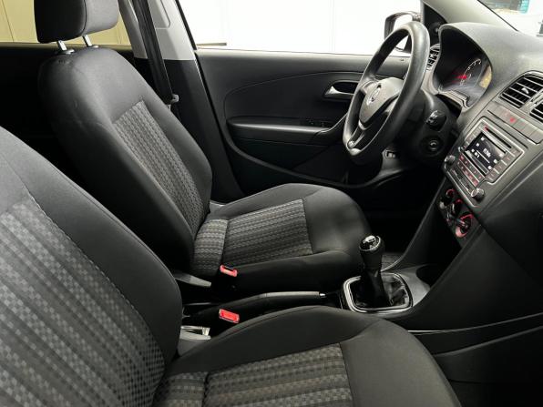 Volkswagen Polo V Рестайлинг с пробегом 2018 года, цена 1 090 000 рублей, 88000 км, седан, Автокод Объявления