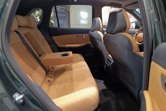 Новый Geely EX5 EM-i 2026 года, цена 3 924 990 рублей, внедорожник, Автокод Объявления