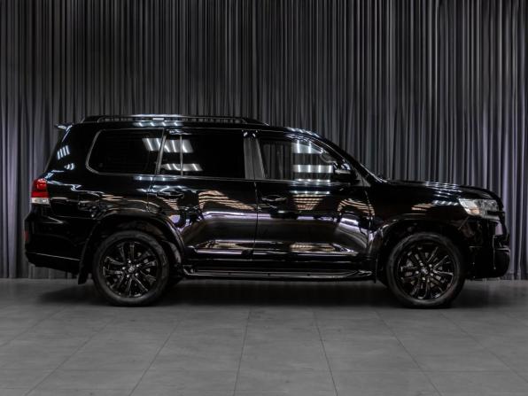 Toyota Land Cruiser 200 Series Рестайлинг 2 с пробегом 2017 года, цена 6 369 000 рублей, 228011 км, внедорожник, Автокод Объявления