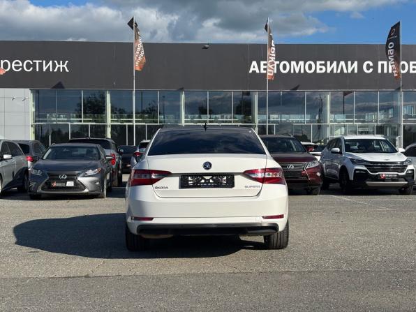 Skoda Superb III с пробегом 2016 года, цена 1 766 000 рублей, 190000 км, лифтбек, Автокод Объявления