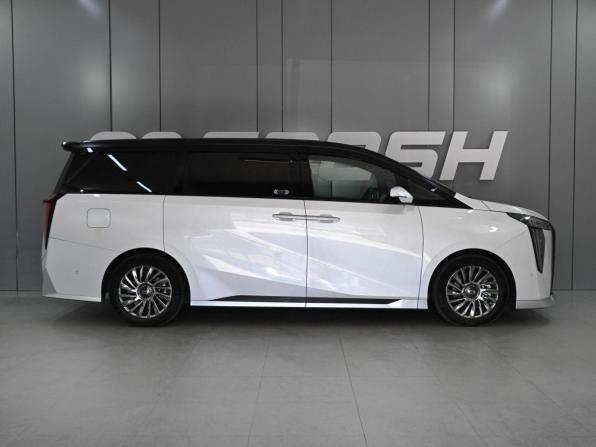 GAC M8 с пробегом 2024 года, цена 4 090 000 рублей, 38108 км, минивэн, Автокод Объявления