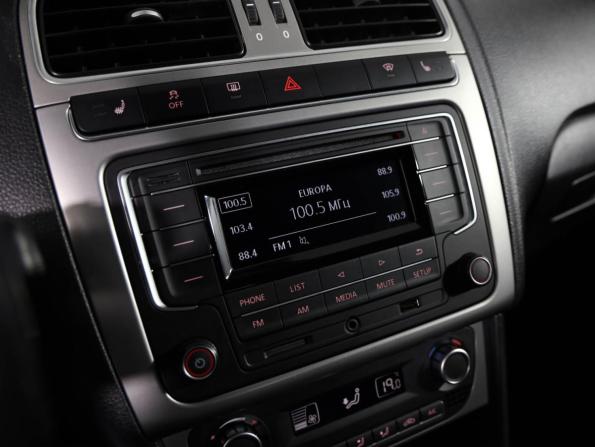 Volkswagen Polo V Рестайлинг с пробегом 2017 года, цена 1 419 000 рублей, 90401 км, седан, Автокод Объявления