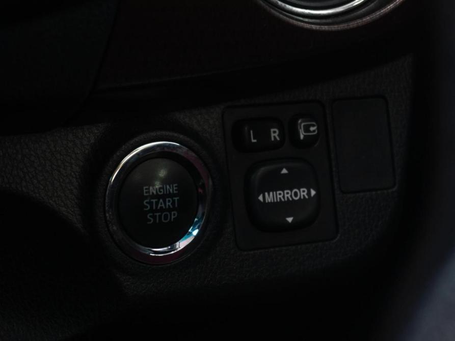 Toyota Vitz III (XP130) Рестайлинг Тюмень  - изображение 16