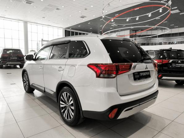 Mitsubishi Outlander III Рестайлинг 3 с пробегом 2020 года, цена 1 995 000 рублей, 118635 км, внедорожник, Автокод Объявления
