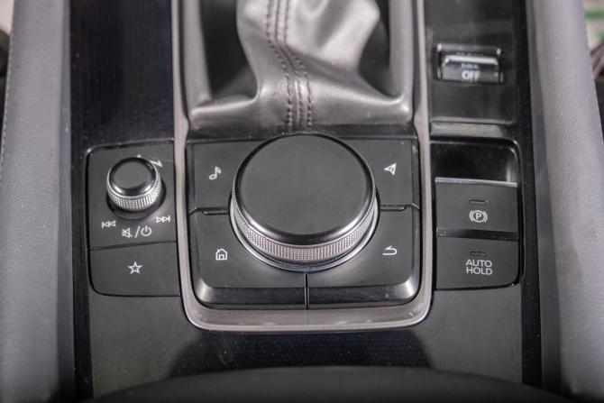 Mazda 3 IV (BP) с пробегом 2019 года, цена 1 749 000 рублей, 87000 км, хэтчбек, Автокод Объявления