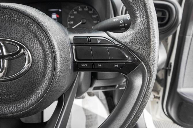 Toyota Yaris IV с пробегом 2020 года, цена 1 299 000 рублей, 93300 км, хэтчбек, Автокод Объявления