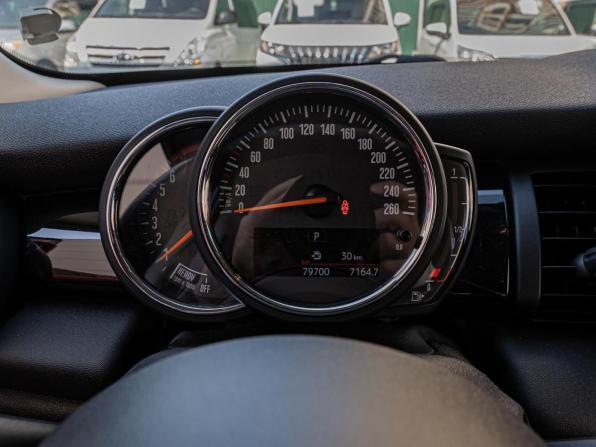 Mini Hatch III (F55/F56) Рестайлинг с пробегом 2019 года, цена 2 130 000 рублей, 79700 км, хэтчбек, Автокод Объявления