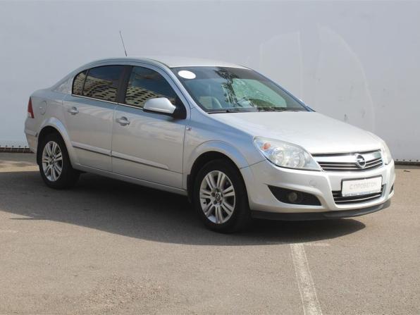 Opel Astra H Рестайлинг с пробегом 2012 года, цена 600 000 рублей, 163232 км, седан, Автокод Объявления
