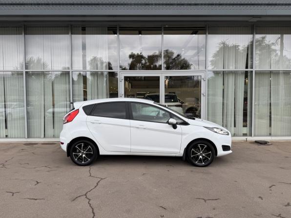 Ford Fiesta Mk6 Рестайлинг с пробегом 2016 года, цена 939 000 рублей, 102805 км, хэтчбек, Автокод Объявления