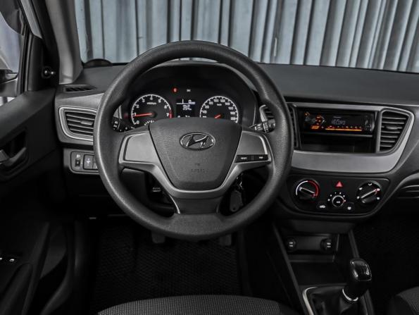 Hyundai Solaris II с пробегом 2018 года, цена 1 359 000 рублей, 51231 км, седан, Автокод Объявления