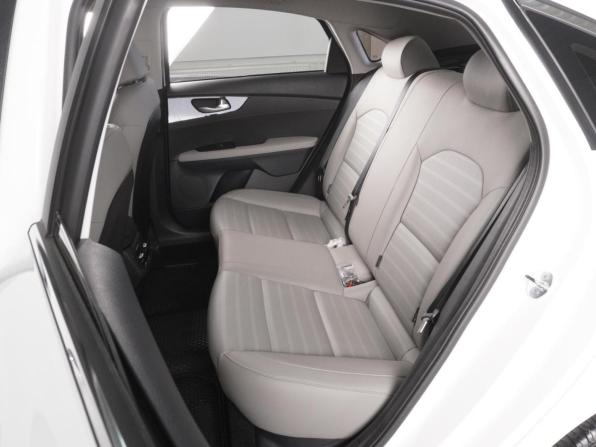 Kia K3 II (China Market) Рестайлинг с пробегом 2024 года, цена 2 368 000 рублей, 21875 км, седан, Автокод Объявления