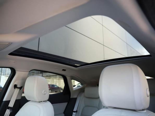 Jaguar E-Pace I с пробегом 2019 года, цена 2 750 000 рублей, 93033 км, внедорожник, Автокод Объявления