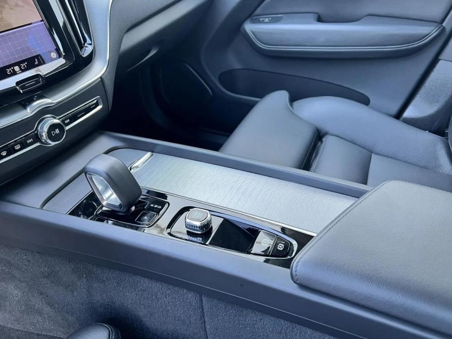 Volvo XC60 II Рестайлинг Санкт-Петербург  - изображение 14