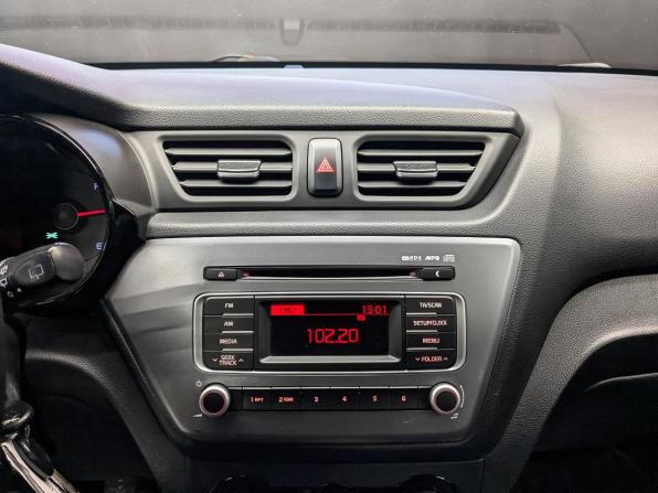 Kia Rio III Рестайлинг с пробегом 2017 года, цена 1 250 000 рублей, 104038 км, хэтчбек, Автокод Объявления