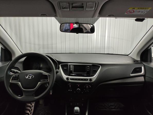 Hyundai Solaris II с пробегом 2017 года, цена 997 000 рублей, 90729 км, седан, Автокод Объявления
