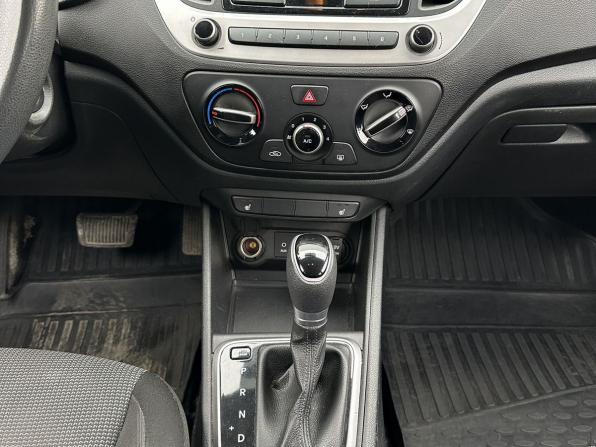 Hyundai Solaris II с пробегом 2017 года, цена 960 000 рублей, 91693 км, седан, Автокод Объявления