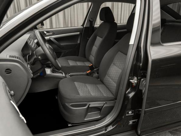 Skoda Octavia II (A5) Рестайлинг с пробегом 2011 года, цена 980 000 рублей, 165141 км, лифтбек, Автокод Объявления