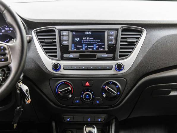 Hyundai Solaris II с пробегом 2017 года, цена 1 198 000 рублей, 172473 км, седан, Автокод Объявления