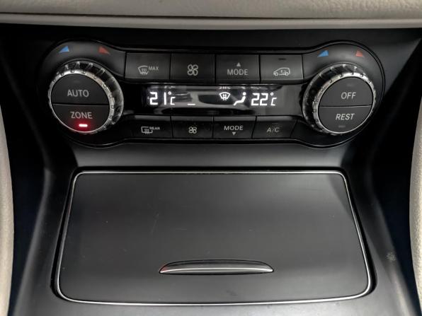 Mercedes-Benz GLA I (X156) Рестайлинг с пробегом 2018 года, цена 2 380 000 рублей, 114718 км, внедорожник, Автокод Объявления
