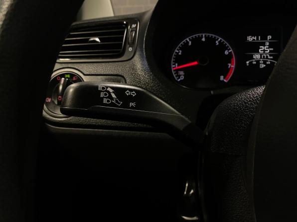 Volkswagen Polo V Рестайлинг с пробегом 2019 года, цена 1 190 000 рублей, 128163 км, седан, Автокод Объявления
