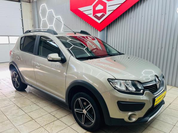 Renault Sandero II с пробегом 2017 года, цена 1 000 000 рублей, 53740 км, хэтчбек, Автокод Объявления