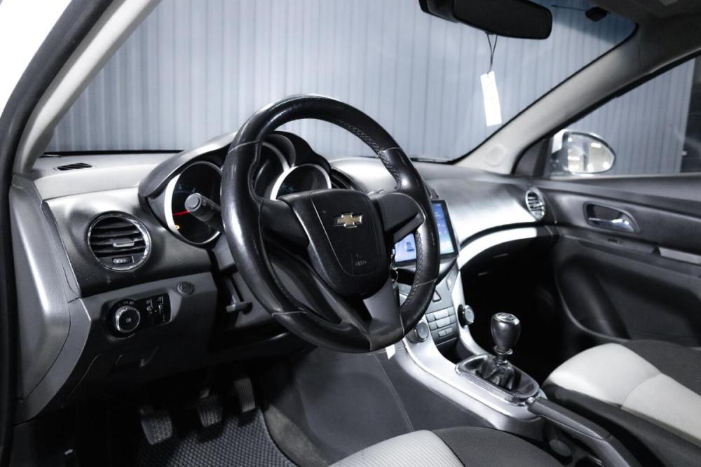 Chevrolet Cruze I Рестайлинг Тюмень  - изображение 13