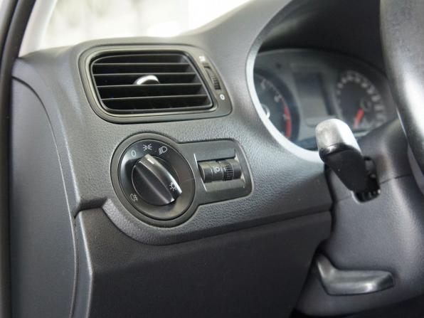 Volkswagen Polo V Рестайлинг с пробегом 2017 года, цена 1 049 000 рублей, 78000 км, седан, Автокод Объявления