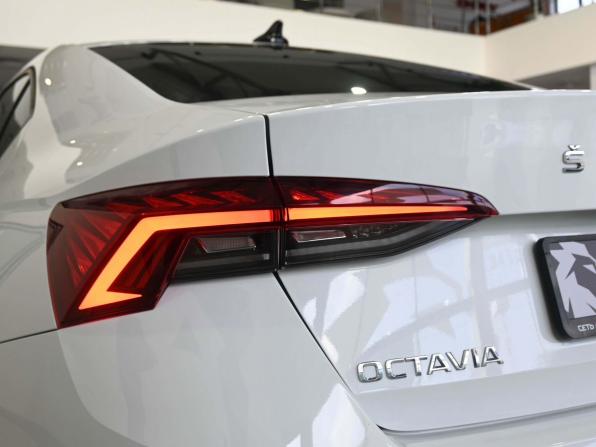 Skoda Octavia IV (A8) с пробегом 2021 года, цена 2 189 900 рублей, 157000 км, лифтбек, Автокод Объявления