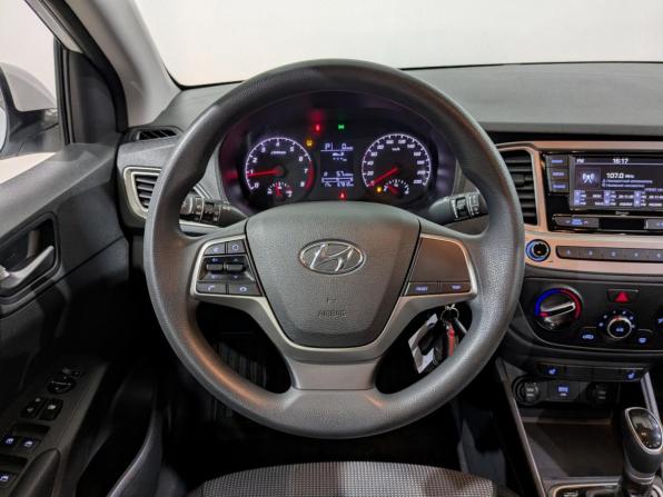 Hyundai Solaris II Рестайлинг с пробегом 2022 года, цена 1 595 000 рублей, 67811 км, седан, Автокод Объявления