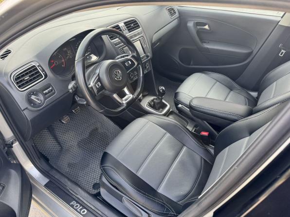 Volkswagen Polo V Рестайлинг с пробегом 2018 года, цена 1 100 000 рублей, 171000 км, седан, Автокод Объявления