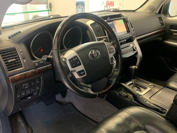 Toyota Land Cruiser 200 Series Рестайлинг 1 с пробегом 2014 года, цена 2 900 000 рублей, 303227 км, внедорожник, Автокод Объявления