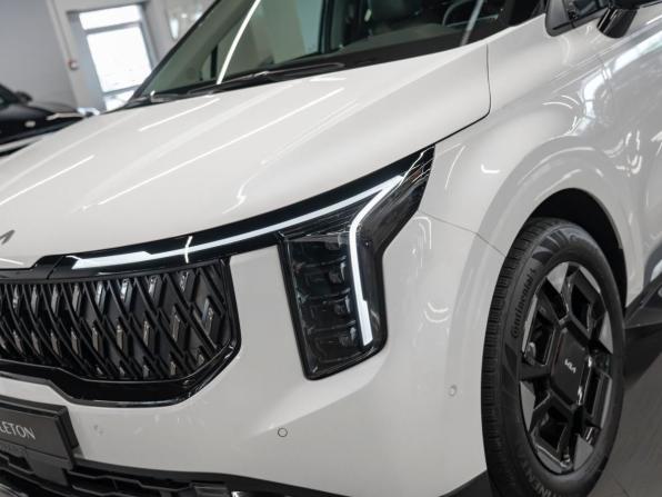 Kia Carnival IV Рестайлинг с пробегом 2025 года, цена 5 700 000 рублей, 9950 км, минивэн, Автокод Объявления