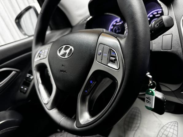Hyundai ix35 I Рестайлинг с пробегом 2013 года, цена 1 350 000 рублей, 203505 км, внедорожник, Автокод Объявления