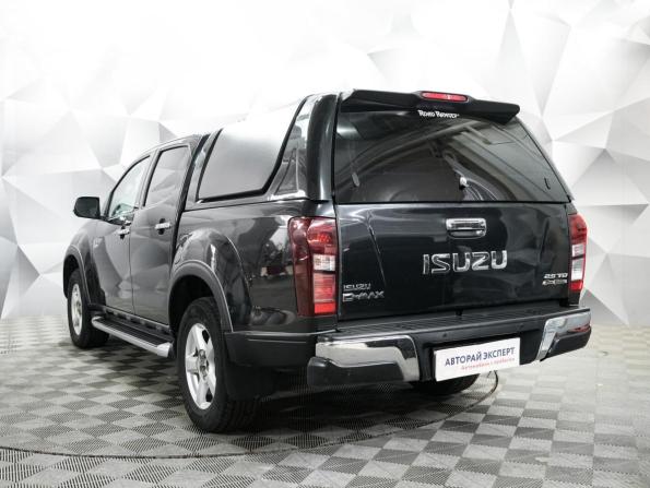 Isuzu D-Max II с пробегом 2016 года, цена 2 280 000 рублей, 107000 км, пикап, Автокод Объявления