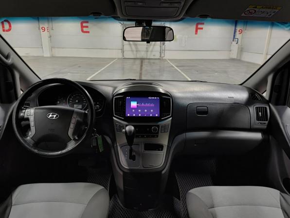 Hyundai H-1 II Рестайлинг с пробегом 2015 года, цена 1 699 000 рублей, 281157 км, минивэн, Автокод Объявления