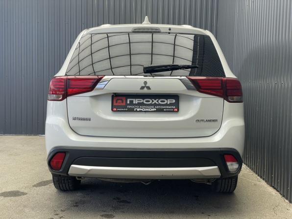 Mitsubishi Outlander III Рестайлинг 2 с пробегом 2017 года, цена 1 447 000 рублей, 270002 км, внедорожник, Автокод Объявления