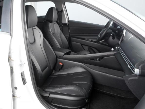 Hyundai Elantra VII (CN7) Рестайлинг с пробегом 2024 года, цена 2 250 000 рублей, 12209 км, седан, Автокод Объявления