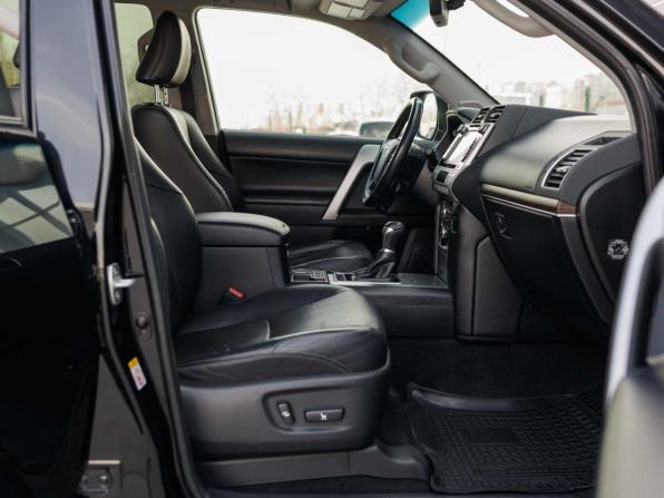 Toyota Land Cruiser Prado 150 Series Рестайлинг 2 с пробегом 2019 года, цена 6 405 000 рублей, 123224 км, внедорожник, Автокод Объявления