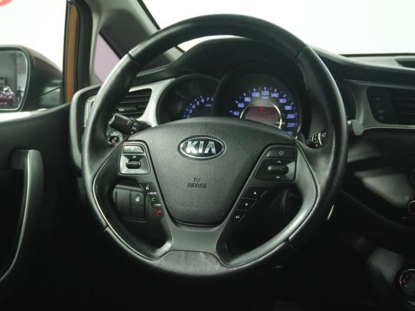Kia Ceed II Рестайлинг с пробегом 2016 года, цена 1 232 000 рублей, 138400 км, хэтчбек, Автокод Объявления