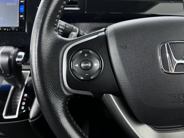 Honda Stepwgn V с пробегом 2016 года, цена 2 350 000 рублей, 105376 км, минивэн, Автокод Объявления