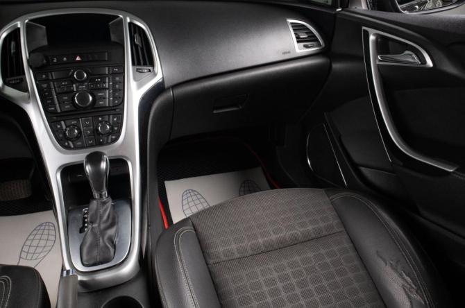 Opel Astra J Рестайлинг с пробегом 2013 года, цена 699 000 рублей, 202000 км, хэтчбек, Автокод Объявления